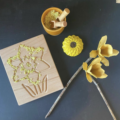 DrawMe Daffodil Sensory Board
